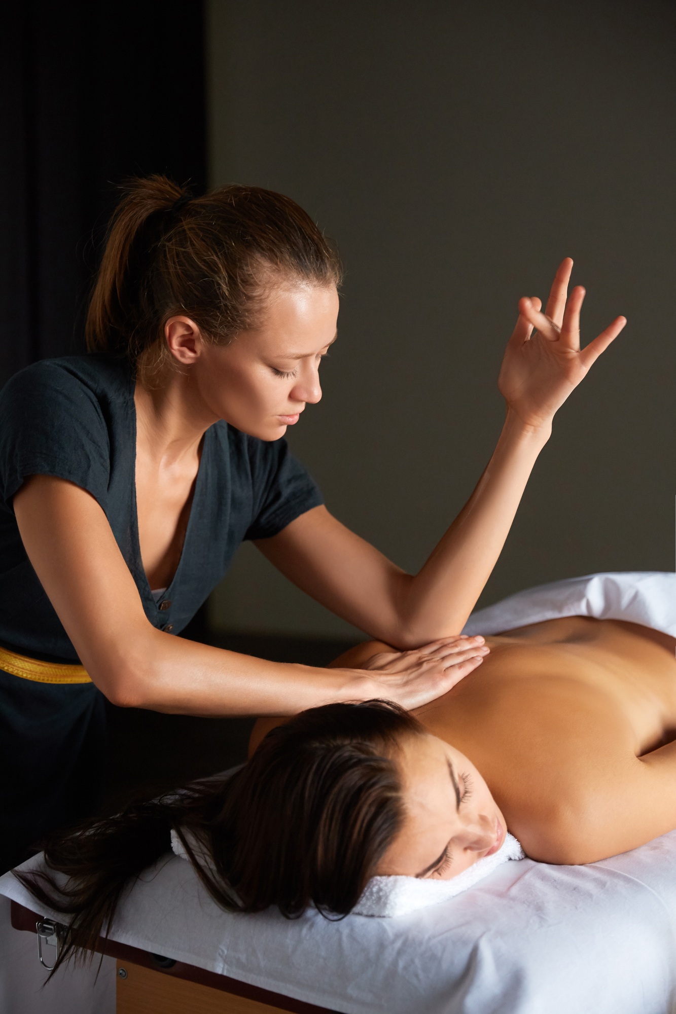 Full body massage in spa salon